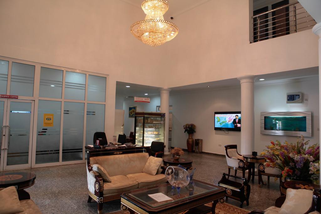 Mobushipe Immaculate Suites And Apartments מראה חיצוני תמונה